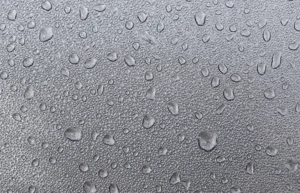 Gotas de água em uma superfície metálica — Fotografia de Stock