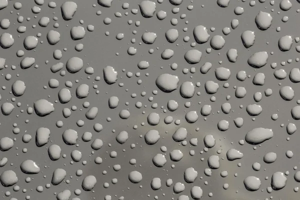 Gotas de agua sobre una superficie metálica —  Fotos de Stock