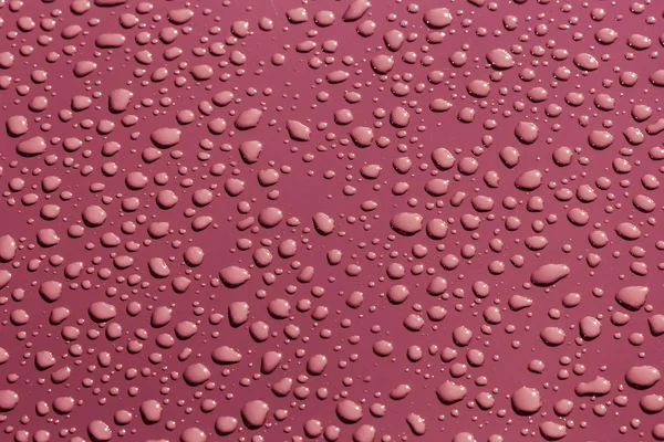 Gotas de água em uma superfície metálica — Fotografia de Stock