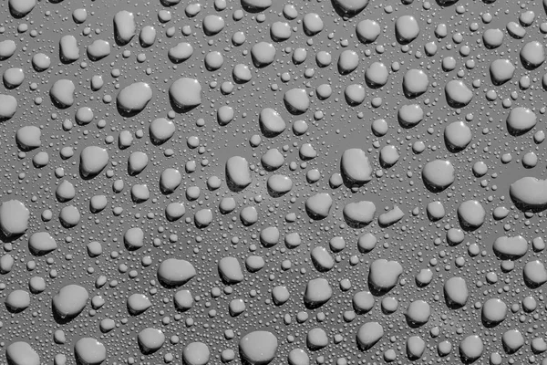 Gouttes d'eau sur une surface métallique — Photo