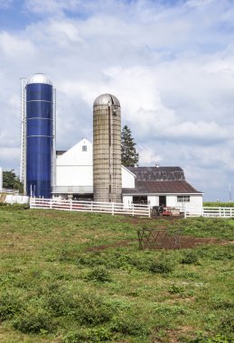 çiftlik alanı ve silo