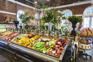 İnsanlar Washington'da süpermarkette alışveriş 