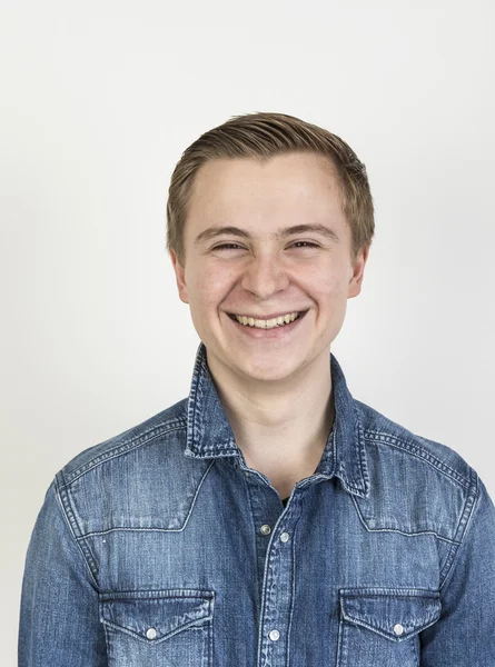 Retrato de menino adolescente bonito — Fotografia de Stock