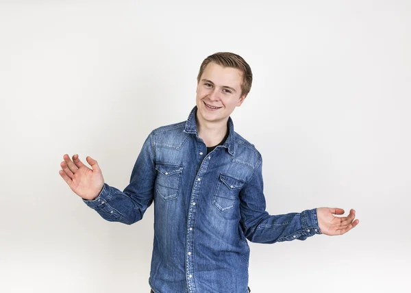 Retrato de menino adolescente bonito — Fotografia de Stock