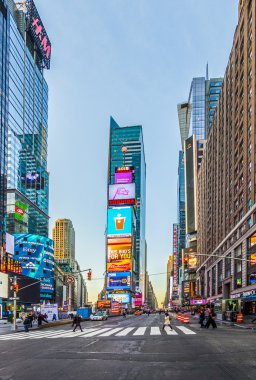 Times Meydanı, broadway tiyatroları ve iri sayı-in seçme