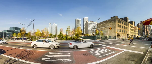 Street view with people in the neighborhood Hells Kitchen  in Ne — Stock Photo, Image