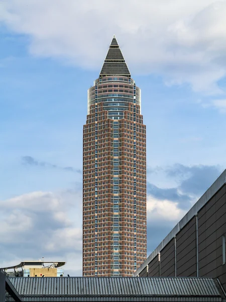 Messeturm-Fair Tower in Frankfurt, Duitsland — Stockfoto