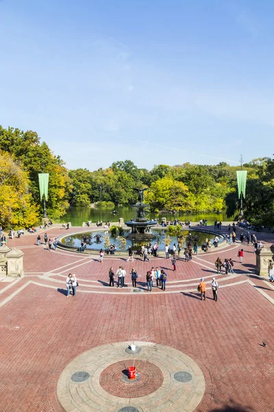 La gente descansa en Central Park, Nueva York — Foto de Stock