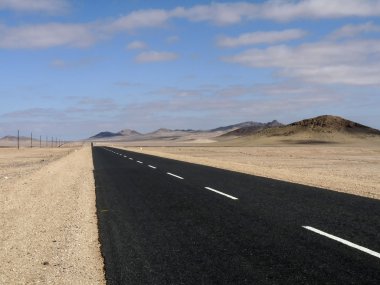 Namibya Çölü'nde sokak