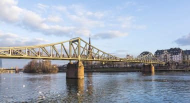 Eiserner Steg insanlara