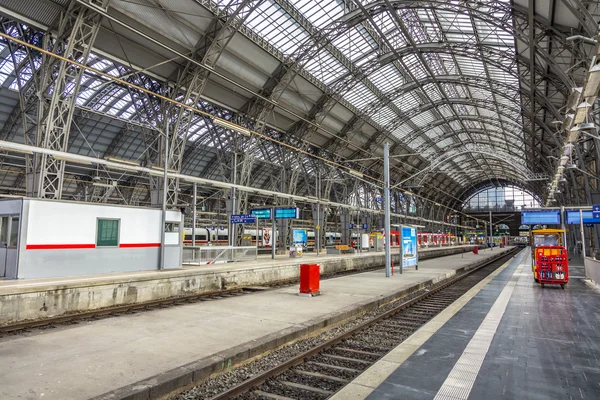 Inside the Frankfurt central station — Stock Photo, Image