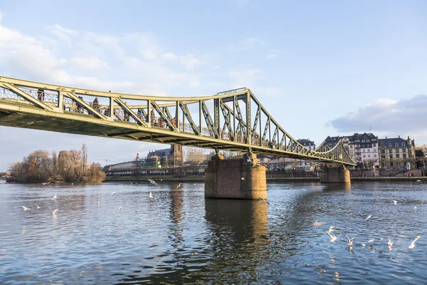 Eiserner Steg insanlara