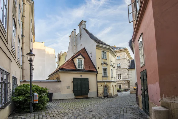 Edifícios antigos no primeiro distrito em vienna — Fotografia de Stock