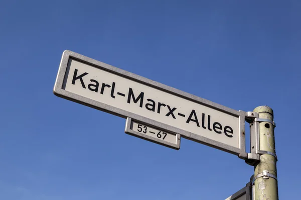 Karl-Marx-Allee, Berlín, Alemania — Foto de Stock