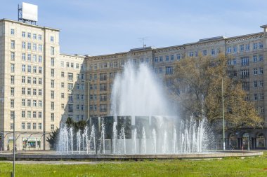 Karl Marx sokakta Strausberger yerde çeşme