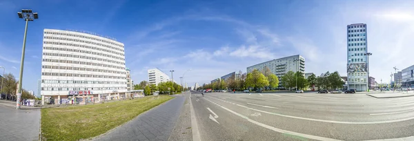 Karl-Marx-Allee, en monumental socialistisk Boulevard av den tidigare — Stockfoto