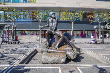 Galeria Kaufhof, Zeil yakınındaki çağdaş heykel