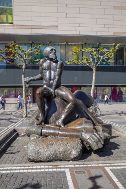 Galeria Kaufhof, Zeil yakınındaki çağdaş heykel
