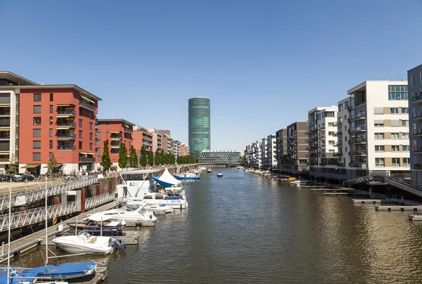 Torre Westhafen na área portuária em Frankfurt — Fotografia de Stock