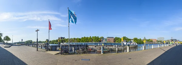 Navios e passeio no rio Weser em Bremen — Fotografia de Stock