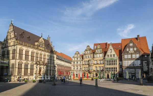 Stadhuis en gevel van vakwerkhuizen op de markt Squar — Stockfoto