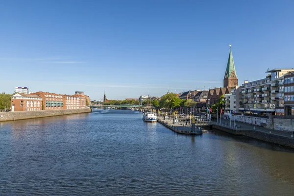 Paesaggio urbano con Teerhof sulla sinistra al fiume Weser — Foto Stock