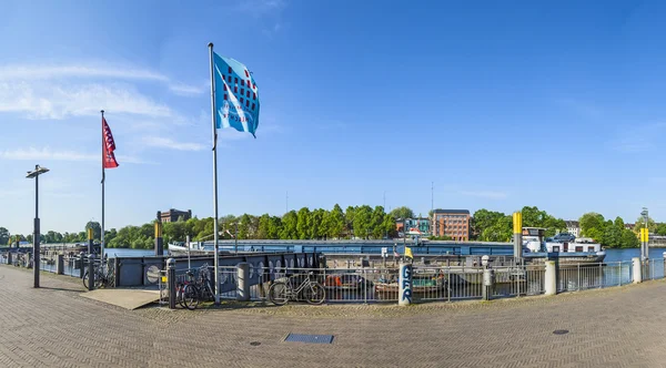 Bateaux et promenade à la rivière Weser à Brême — Photo