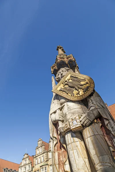 Famous Roland statue at market place in Bremen — Stock Photo, Image