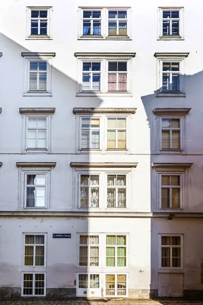 Typical old houses in Vienna first district in the famous area M — Stock Photo, Image