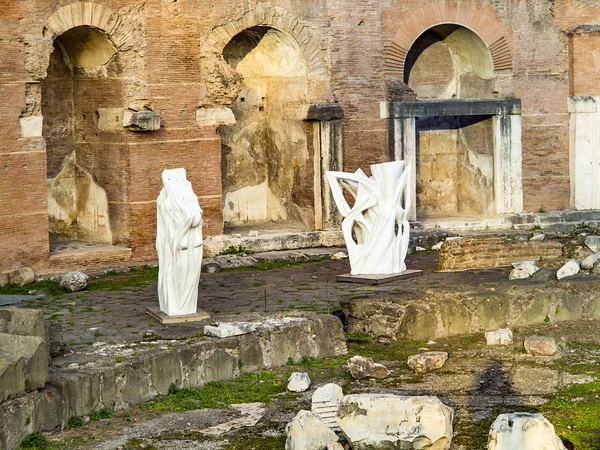 Ruiny Trajánův trhu (Mercati di Traiano) v Římě. Itálie — Stock fotografie