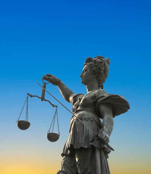 Statue of Lady Justice in front of the Romer in Frankfurt - Germ — Stock Photo, Image