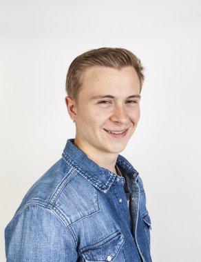 gülümseyen yakışıklı Studio poz