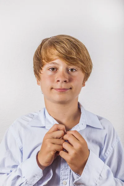 Portret van vrolijke lachende jongen — Stockfoto