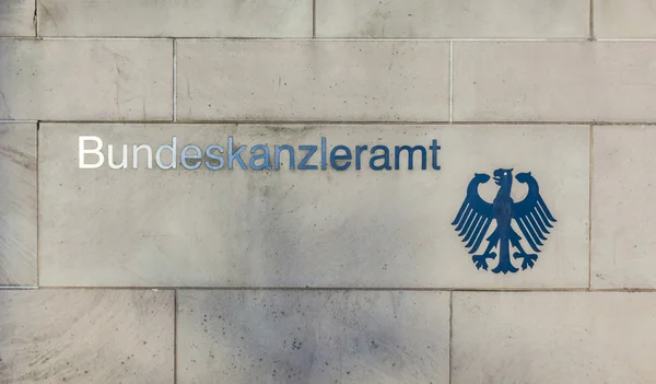 Gobierno de Alemania. Bundeskanzleramt. La inscripción en el — Foto de Stock