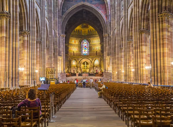 Üzerinde strassbourg katedral kilise heykeller — Stok fotoğraf