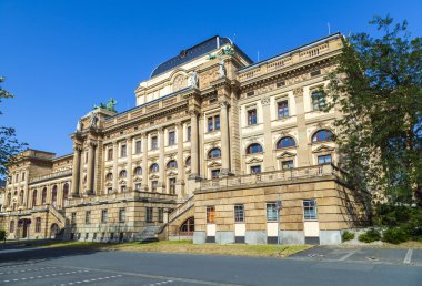 hessisches staatstheater wiesbaden