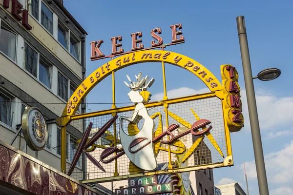 Famous sign Cafe Keese at the Reeperbahn in Hamburg — Stock Photo, Image
