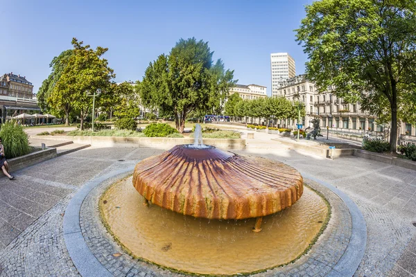 Wiesbaden, 독일에 있는 건강 한 kochbrunnen — 스톡 사진