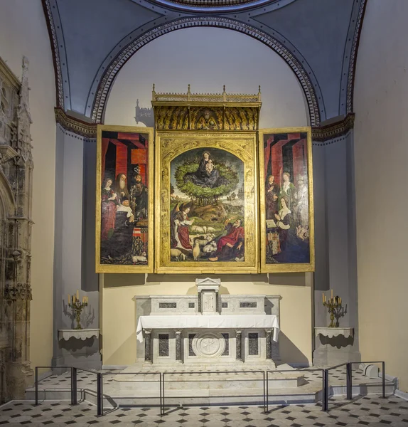 Famous altar in Cathedrale Sainte Sauveur in Aix-en-Provence — Stock Photo, Image