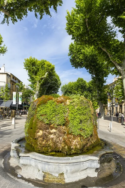 Nince dělo kašna v Aix en Provence — Stock fotografie