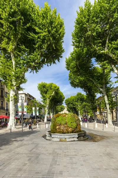 Behulpzame kanon Fontain in Aix en Provence — Stockfoto