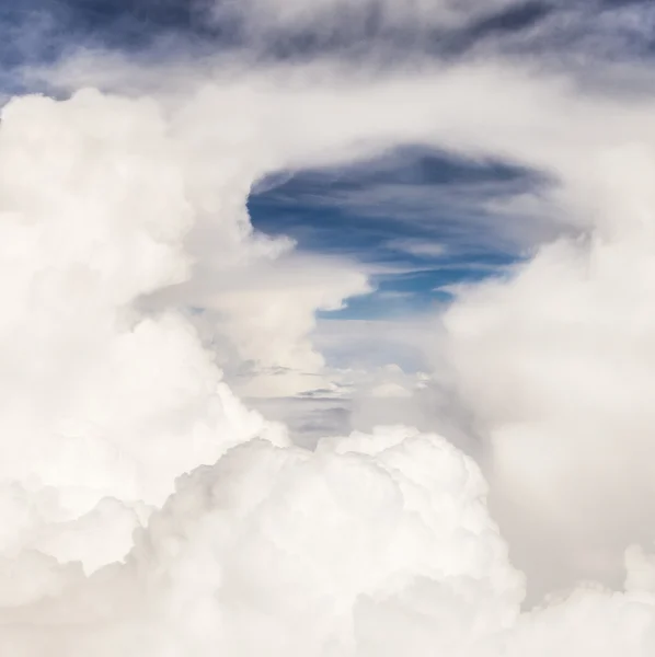 Prachtige wolken geeft een harmonische patroon — Stockfoto