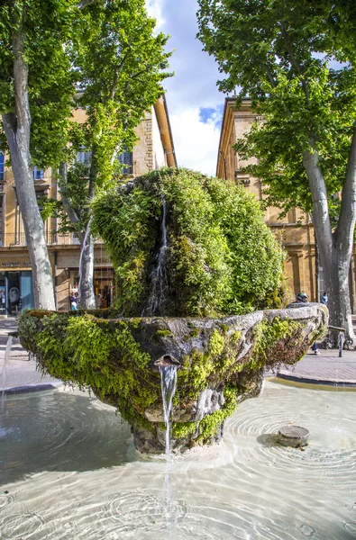 Behulpzame kanon Fontain in Aix en Provence — Stockfoto
