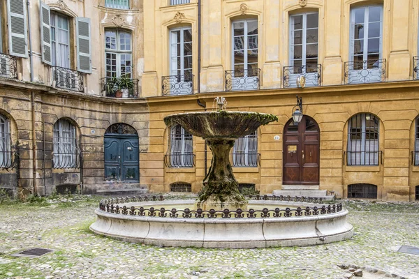 Fontein op Albertas Square, Aix-en-Provence — Stockfoto