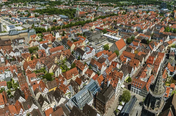 Pohled z ptačí perspektivy nad Ulm, z věže minster — Stock fotografie