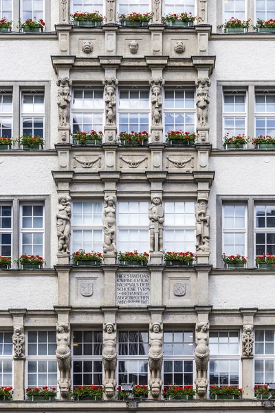 Facade of Hirmer, the largest men's fashion house in the world — Stock Photo, Image