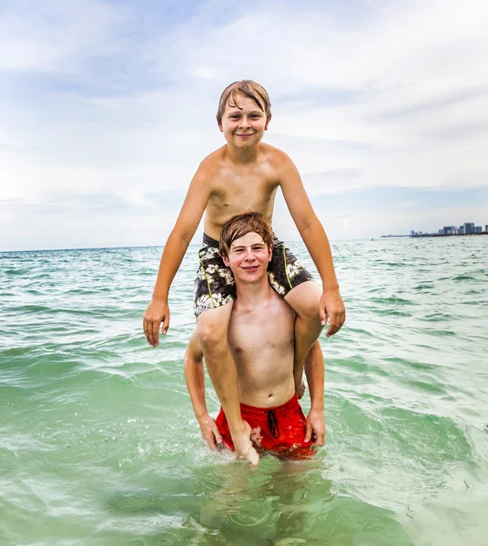 Boys having fun in the ocean — Stock Photo, Image