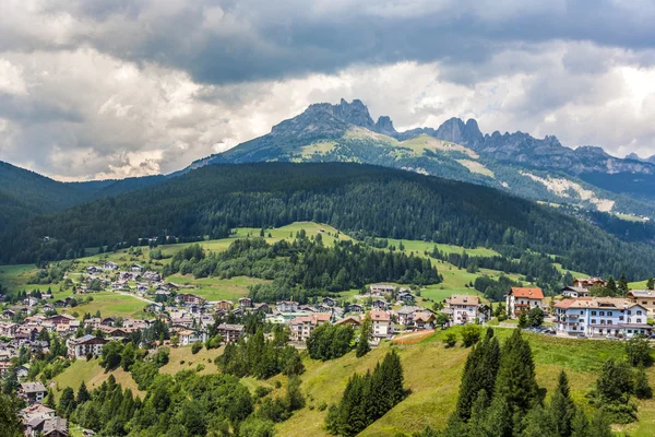 A Dolomitokban, közel Vigo falu — Stock Fotó