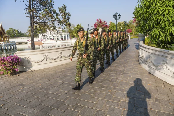 Changing the guard in Bang Pa In — Stock Photo, Image