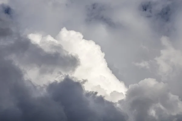 Blauwe lucht en wolken — Stockfoto